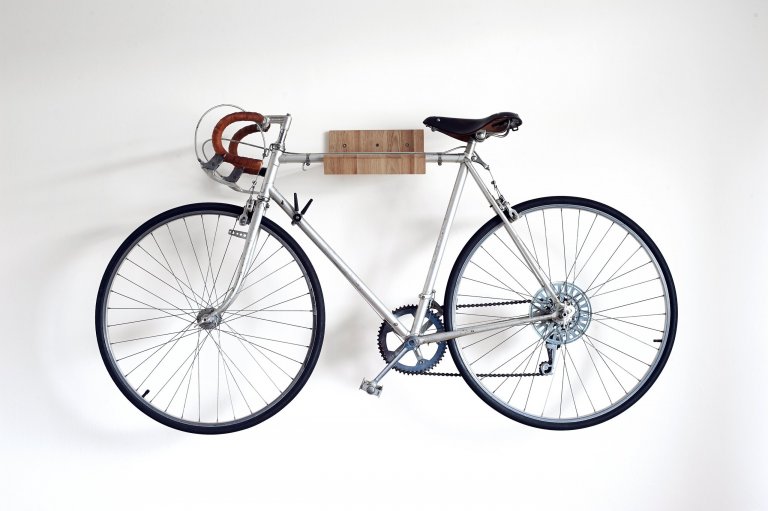 Původní dispozici bytu 5+1 jsme změnili na 4+KK. Kuchyni jsme propojili s jídelnou a obývacím pokojem. Zcela jsme změnili dispozici jádra, které je umístěno ve…