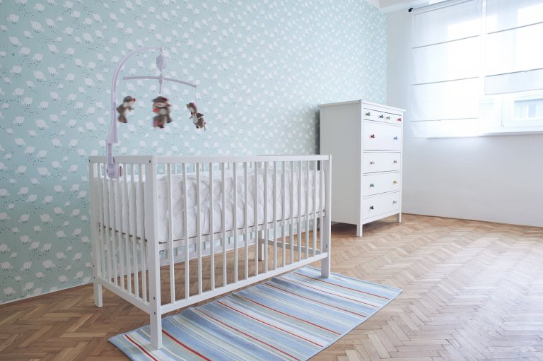 Původní dispozici bytu 5+1 jsme změnili na 4+KK. Kuchyni jsme propojili s jídelnou a obývacím pokojem. Zcela jsme změnili dispozici jádra, které je umístěno ve…