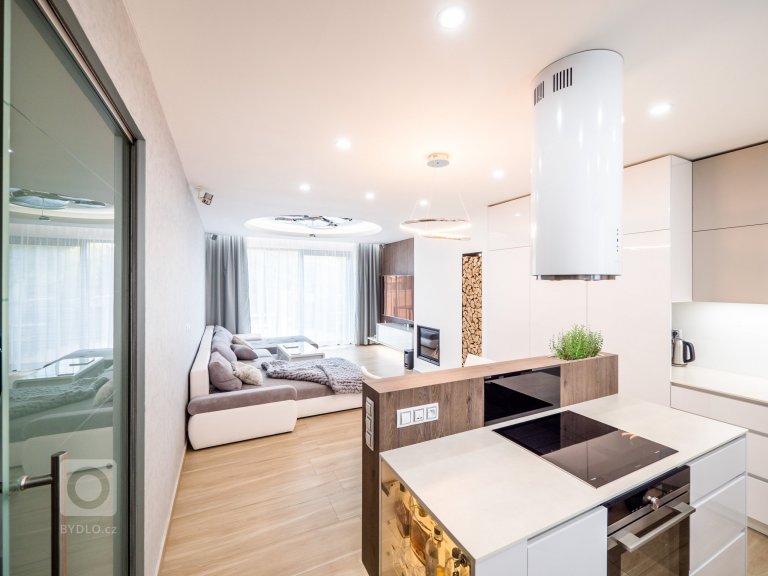 add picture to album