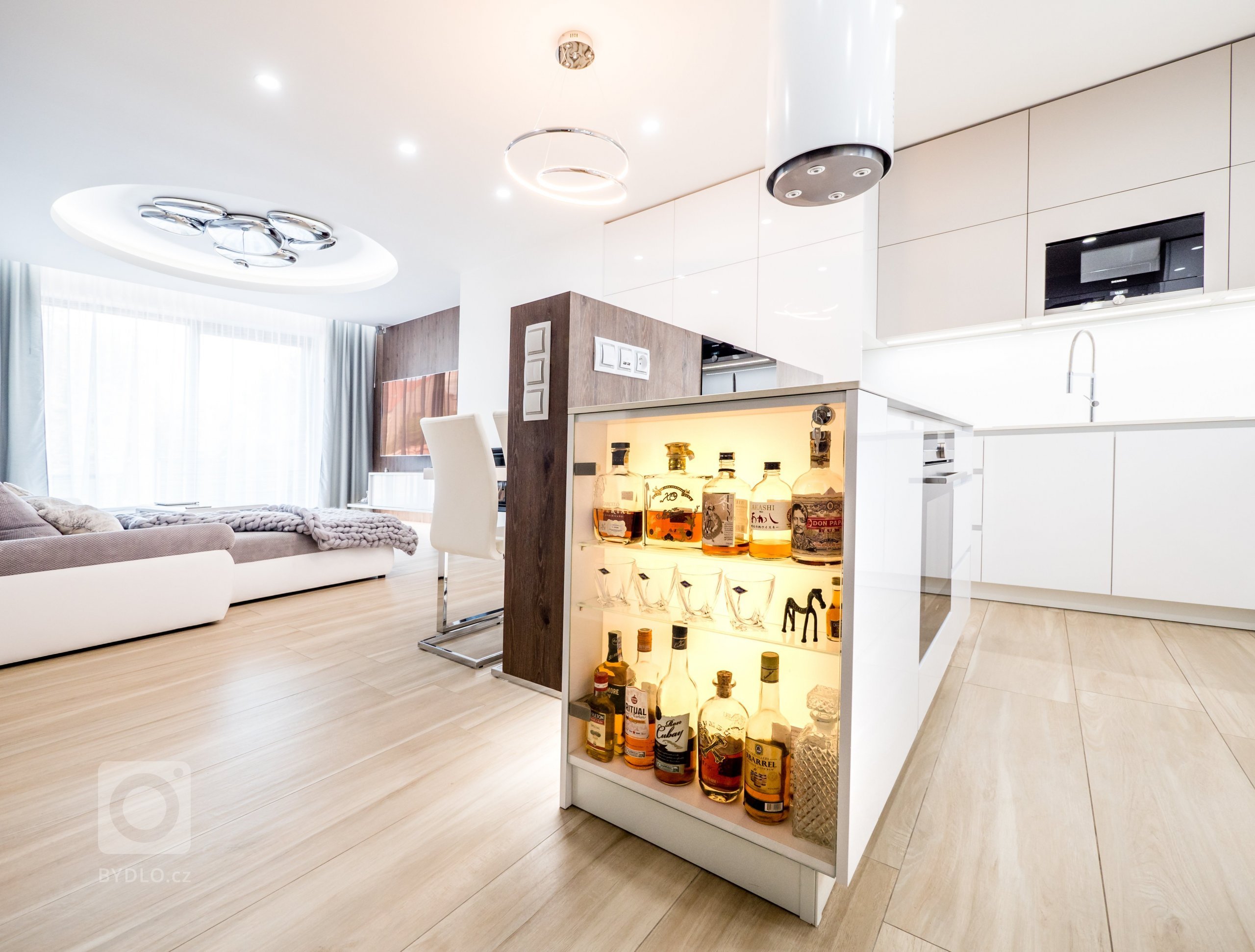 

Rodinný dům se nachází v&nbsp;příjemné části Brna se zástavbou rodinnými domy.

Objekt prošel kompletní rekonstrukcí od sklepa až po podkroví&hellip;…