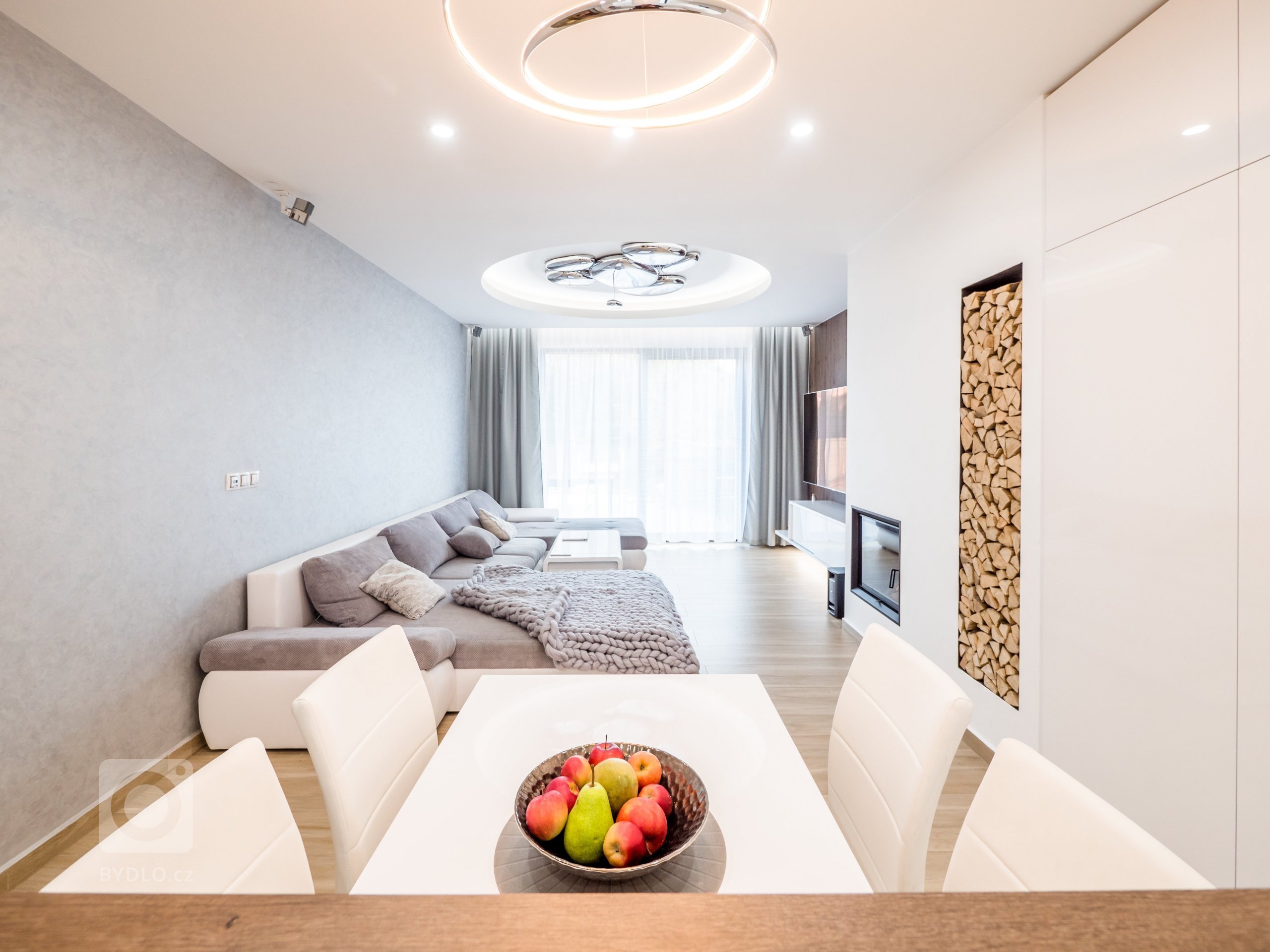 

Rodinný dům se nachází v&nbsp;příjemné části Brna se zástavbou rodinnými domy.

Objekt prošel kompletní rekonstrukcí od sklepa až po podkroví&hellip;…