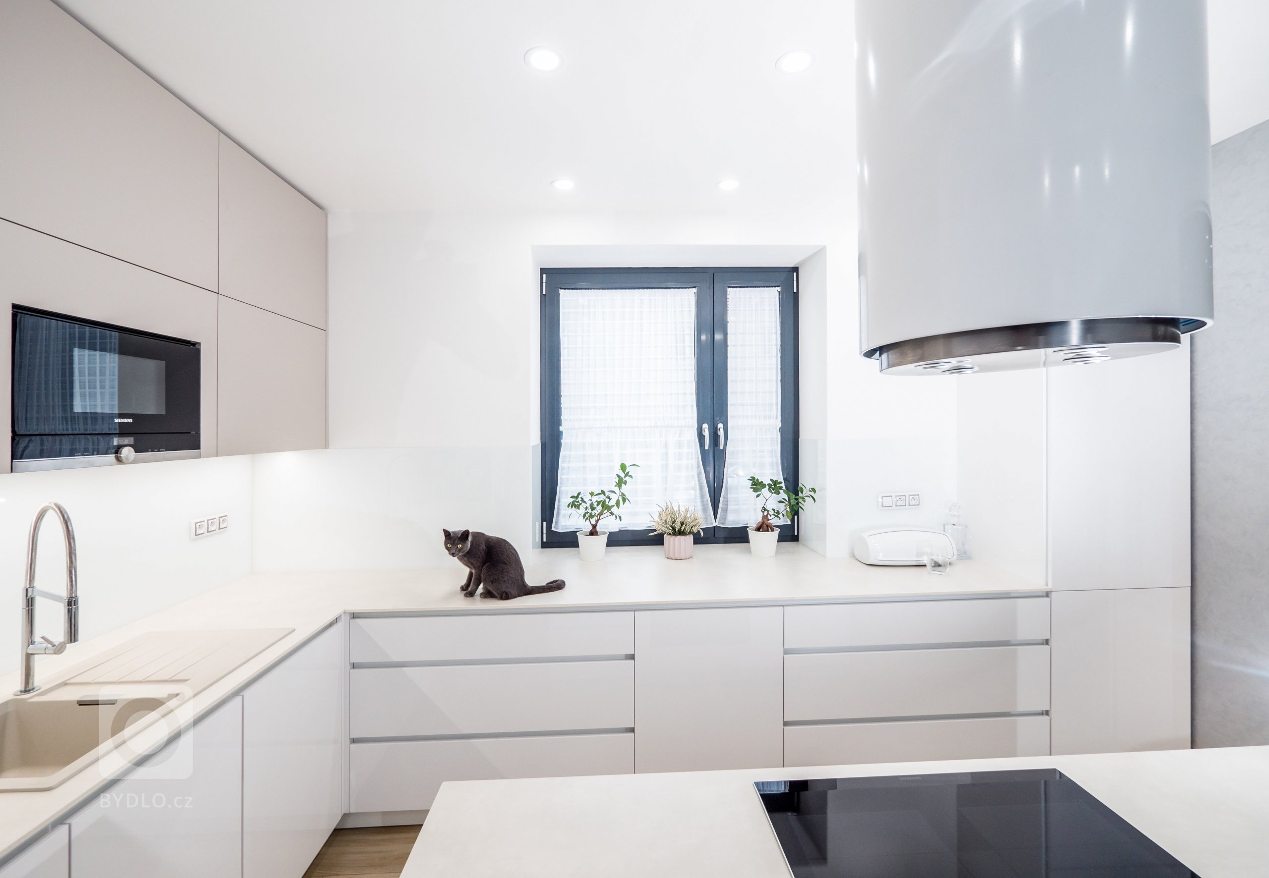 

Rodinný dům se nachází v&nbsp;příjemné části Brna se zástavbou rodinnými domy.

Objekt prošel kompletní rekonstrukcí od sklepa až po podkroví&hellip;…