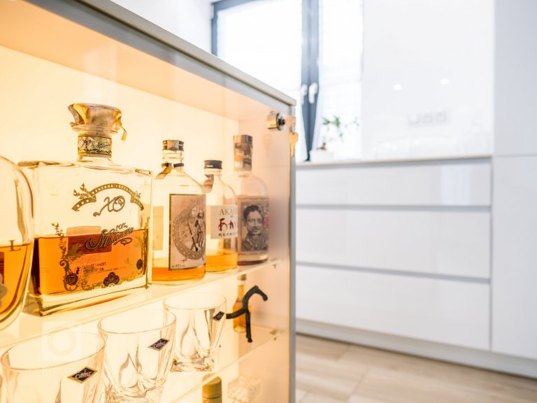 add picture to album