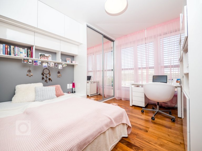 add picture to album