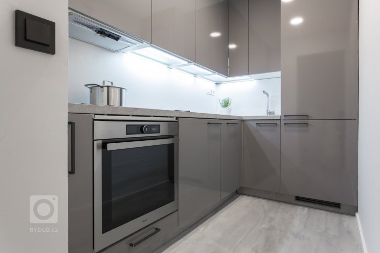 add picture to album