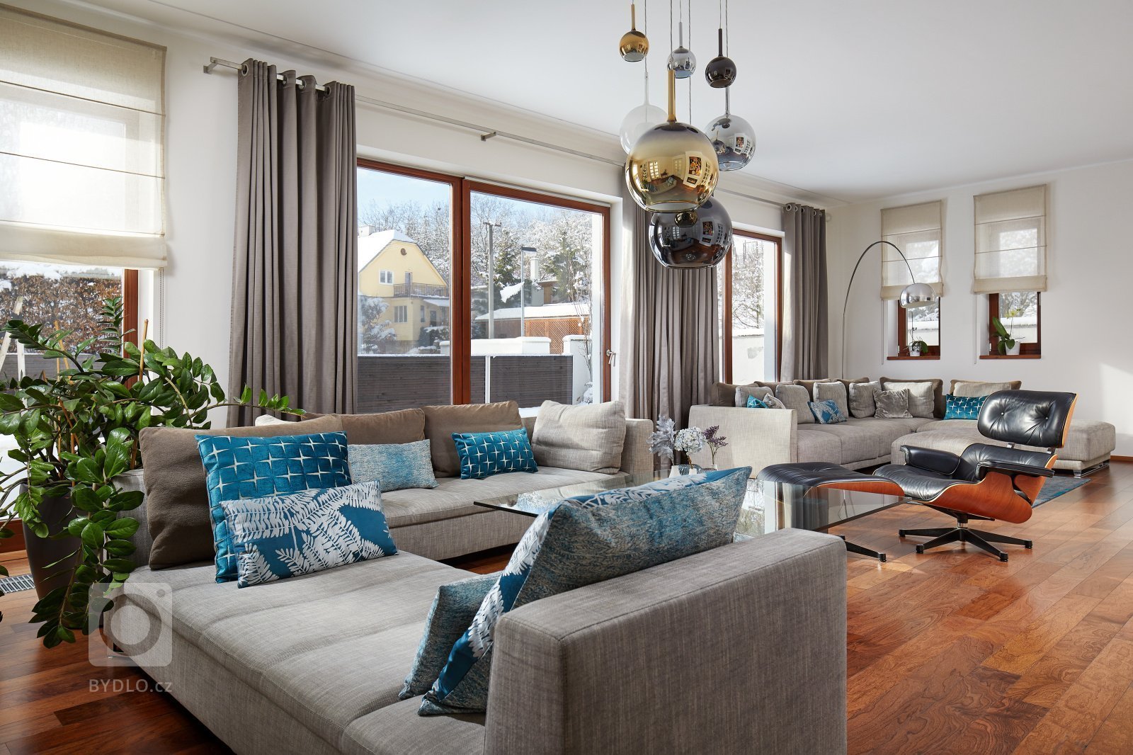 Nafocení realizace interieru obývacího pokoje a jídelny&nbsp;v rodinném domě. Velkorysý prostor zařízený s citem a dokonale barevně sladěný. Návrh a realizace…