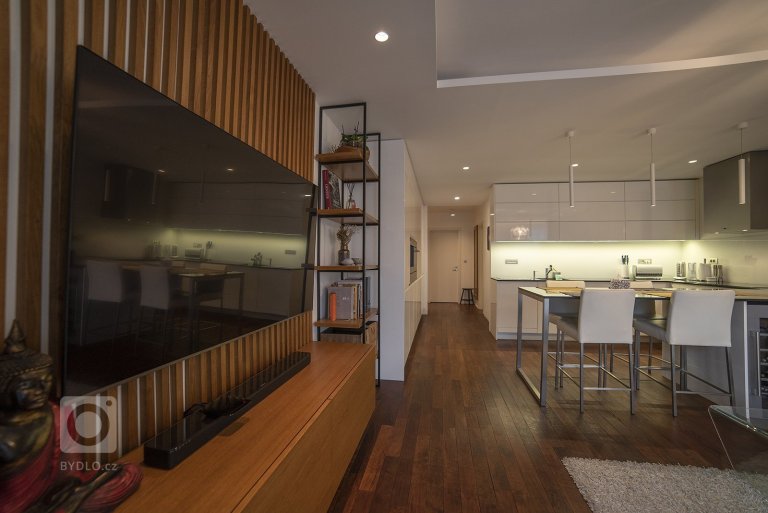 add picture to album