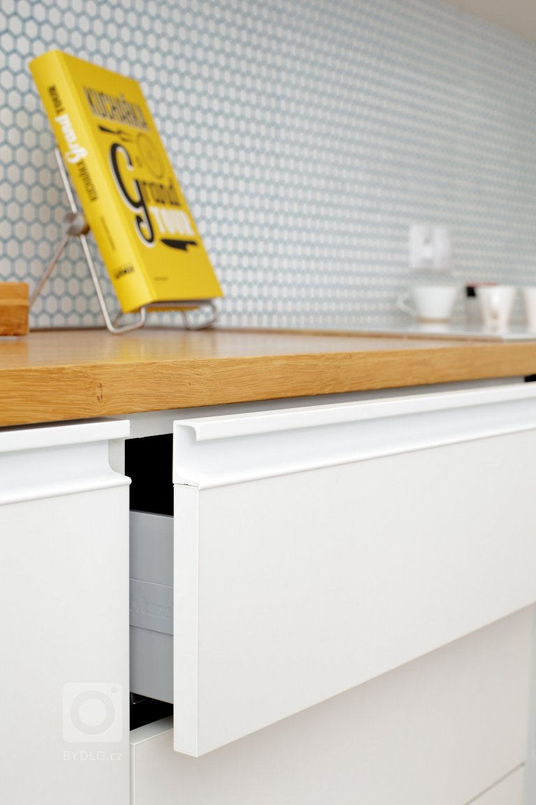 add picture to album