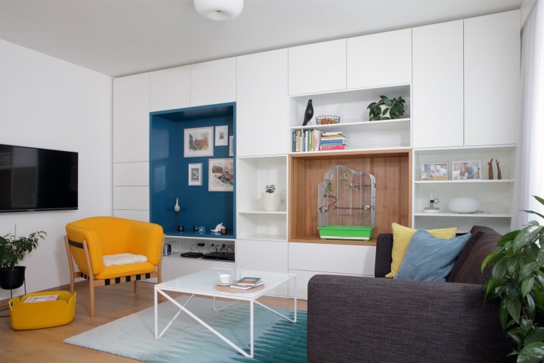 Retro nádech, jak má být! Žádné extra výmysly, jen čistá funkcionalita v pečlivě zvolených barvách a kvalitním provedení. Jak je vidět, v obytném prostoru není…