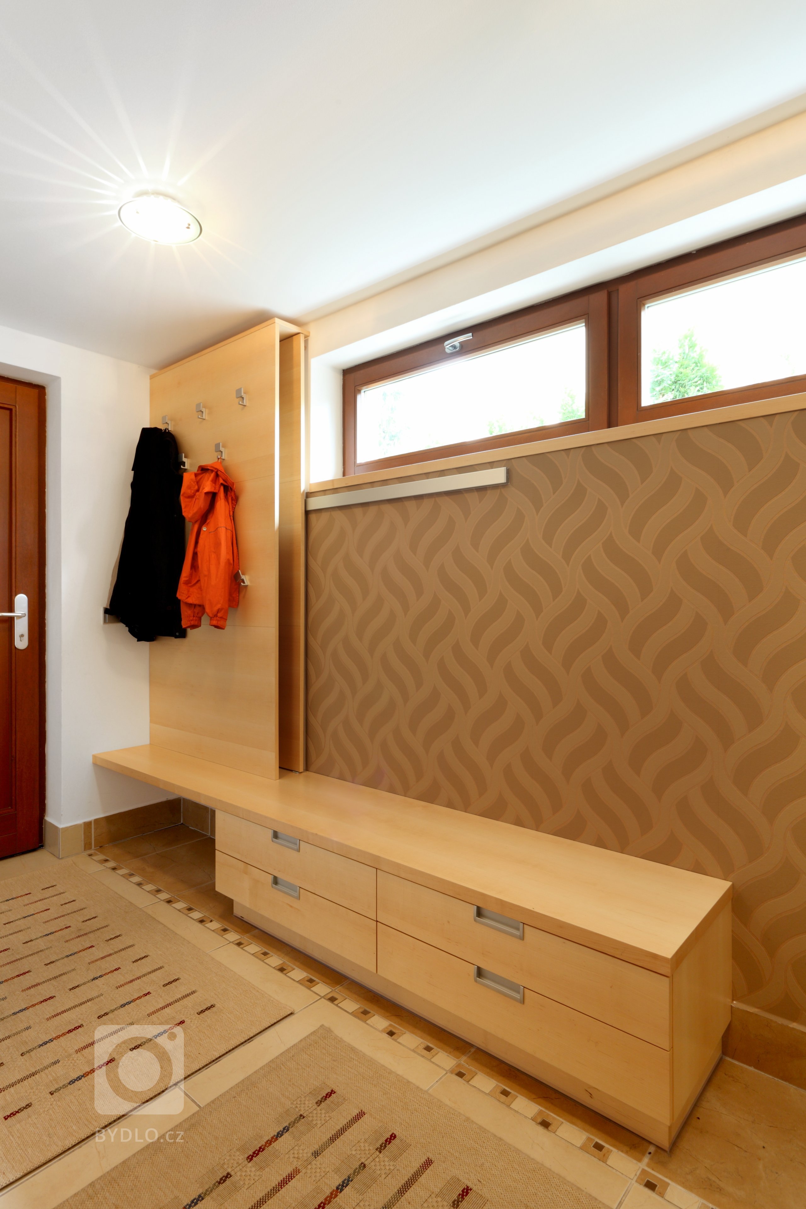 Nenuceně elegantní kuchyně ve světlých barvách, ve které nikdy nebudete nic hledat. Vše má své místo a ani kousíček nevyšel nazmar! Jako příklad můžeme uvést…