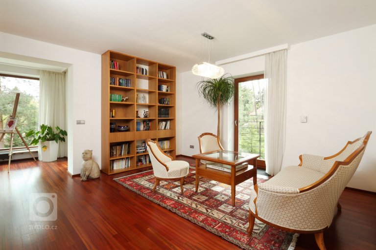 add picture to album