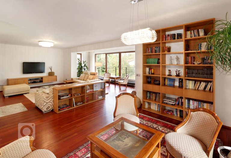 add picture to album