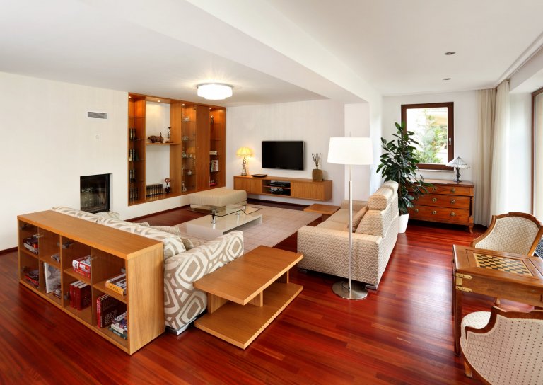 Nenuceně elegantní kuchyně ve světlých barvách, ve které nikdy nebudete nic hledat. Vše má své místo a ani kousíček nevyšel nazmar! Jako příklad můžeme uvést…