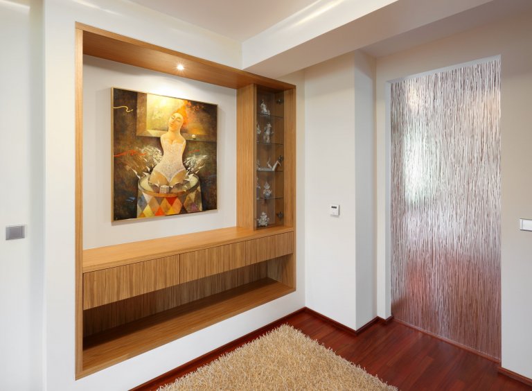 Nenuceně elegantní kuchyně ve světlých barvách, ve které nikdy nebudete nic hledat. Vše má své místo a ani kousíček nevyšel nazmar! Jako příklad můžeme uvést…