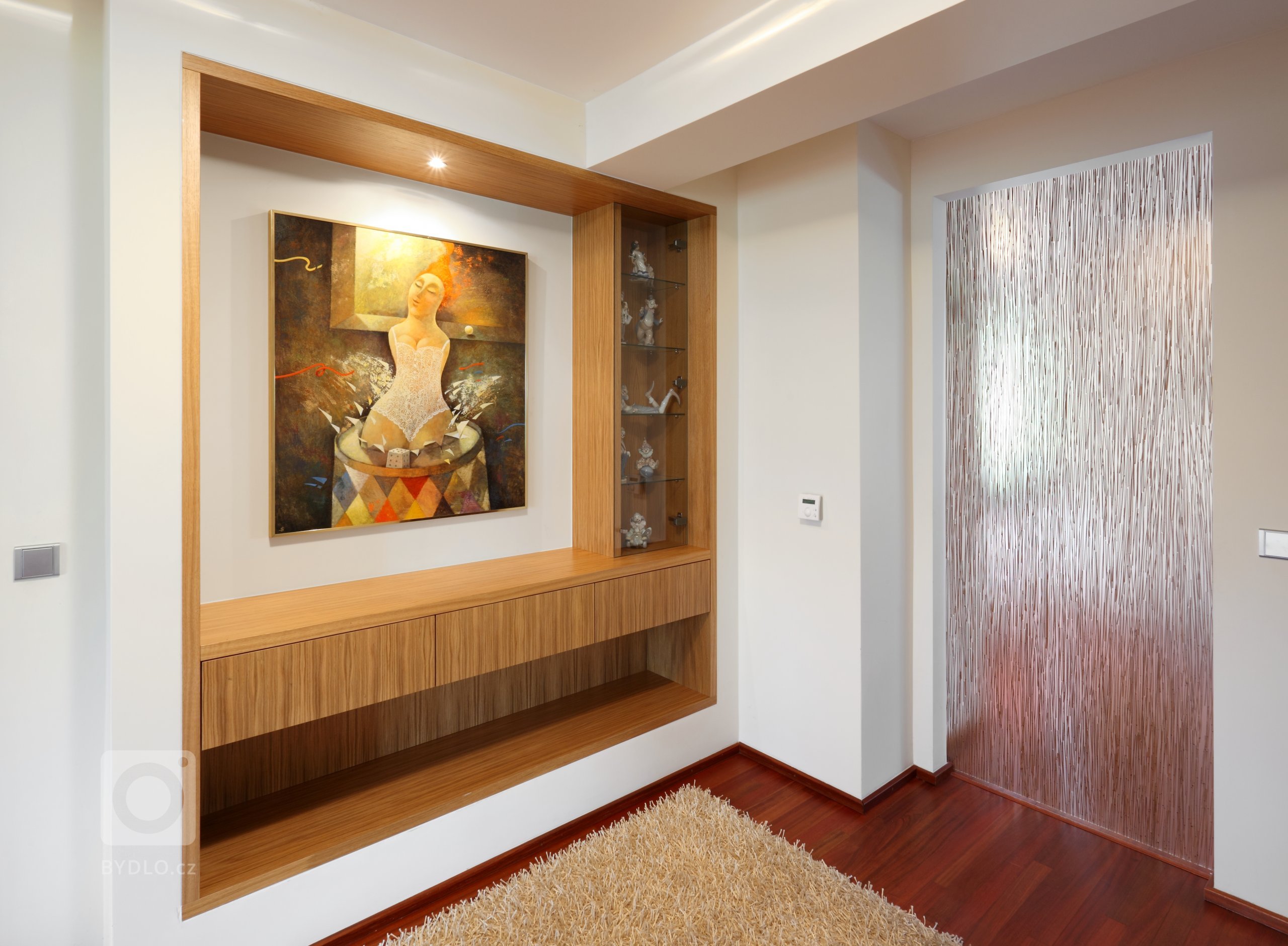 Nenuceně elegantní kuchyně ve světlých barvách, ve které nikdy nebudete nic hledat. Vše má své místo a ani kousíček nevyšel nazmar! Jako příklad můžeme uvést…