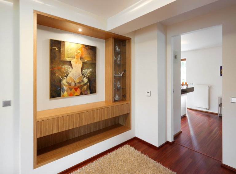 Nenuceně elegantní kuchyně ve světlých barvách, ve které nikdy nebudete nic hledat. Vše má své místo a ani kousíček nevyšel nazmar! Jako příklad můžeme uvést…