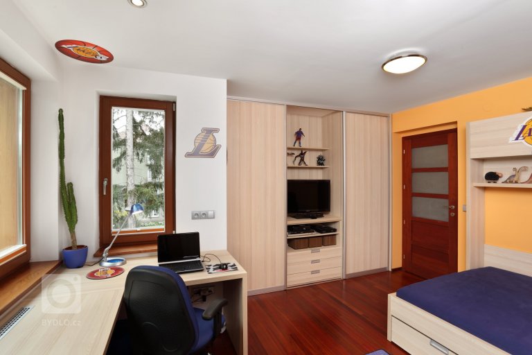 add picture to album