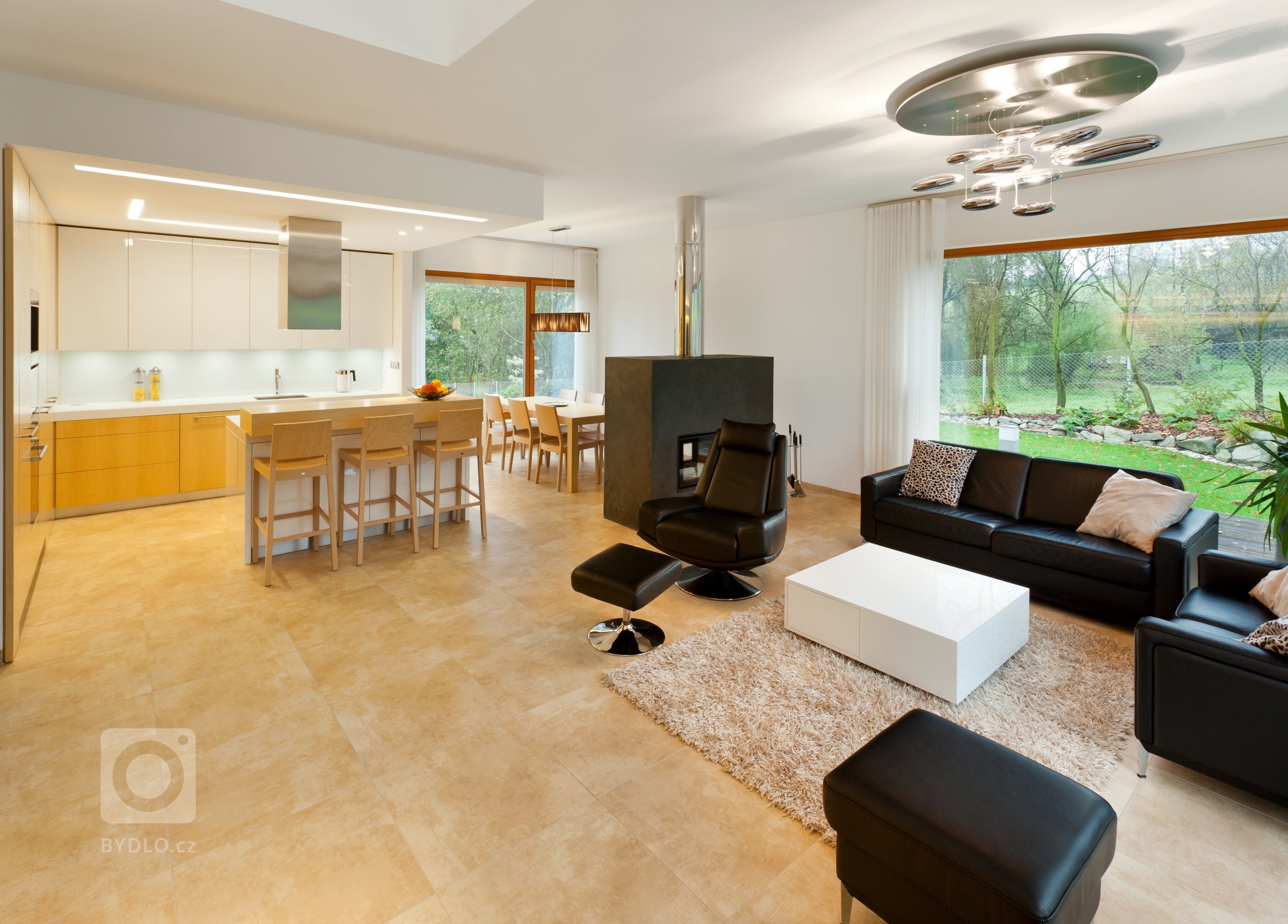 Naprostá dokonalost co se estetiky týče! Pokud máte rádi jednolité, ničím neručené linie, jste na správném místě. Uklidňující tóny světlého kanadského javoru…