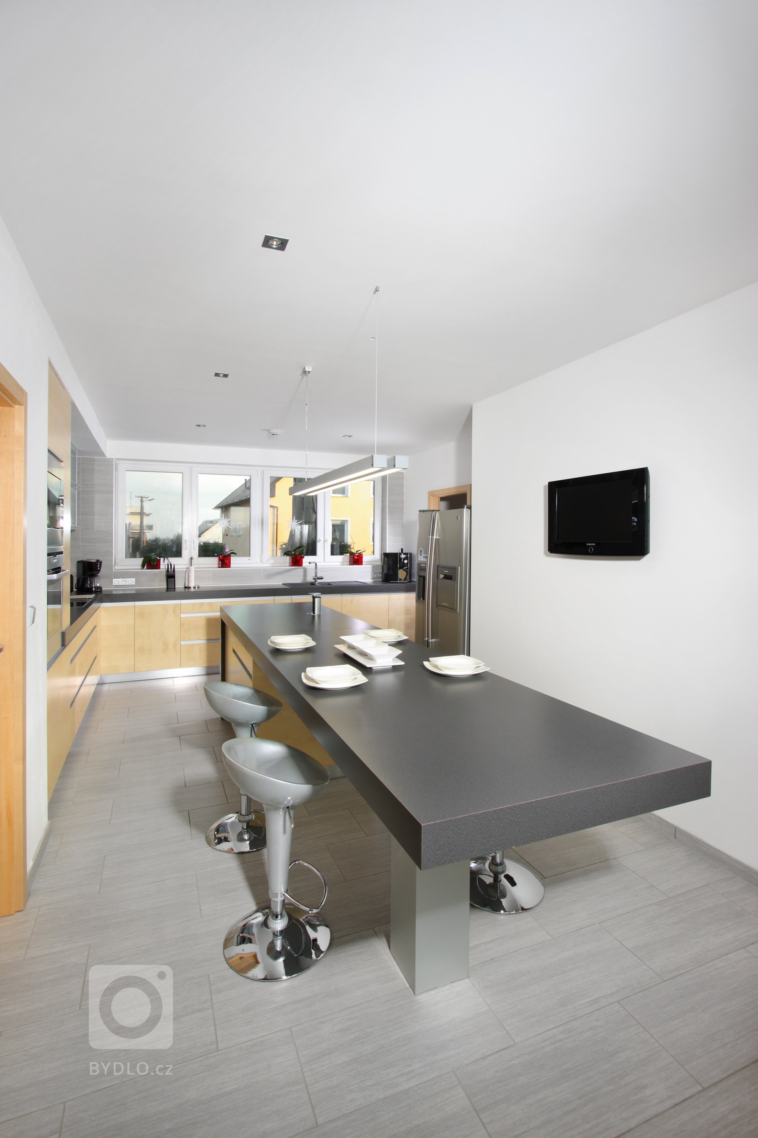 Některým stačí v kuchyni málo, jiní zase potřebují svůj prostor. Tato atypická kuchyně ve tvaru písmene L je rozhodně tím druhým případem! Nejdůležitější část…