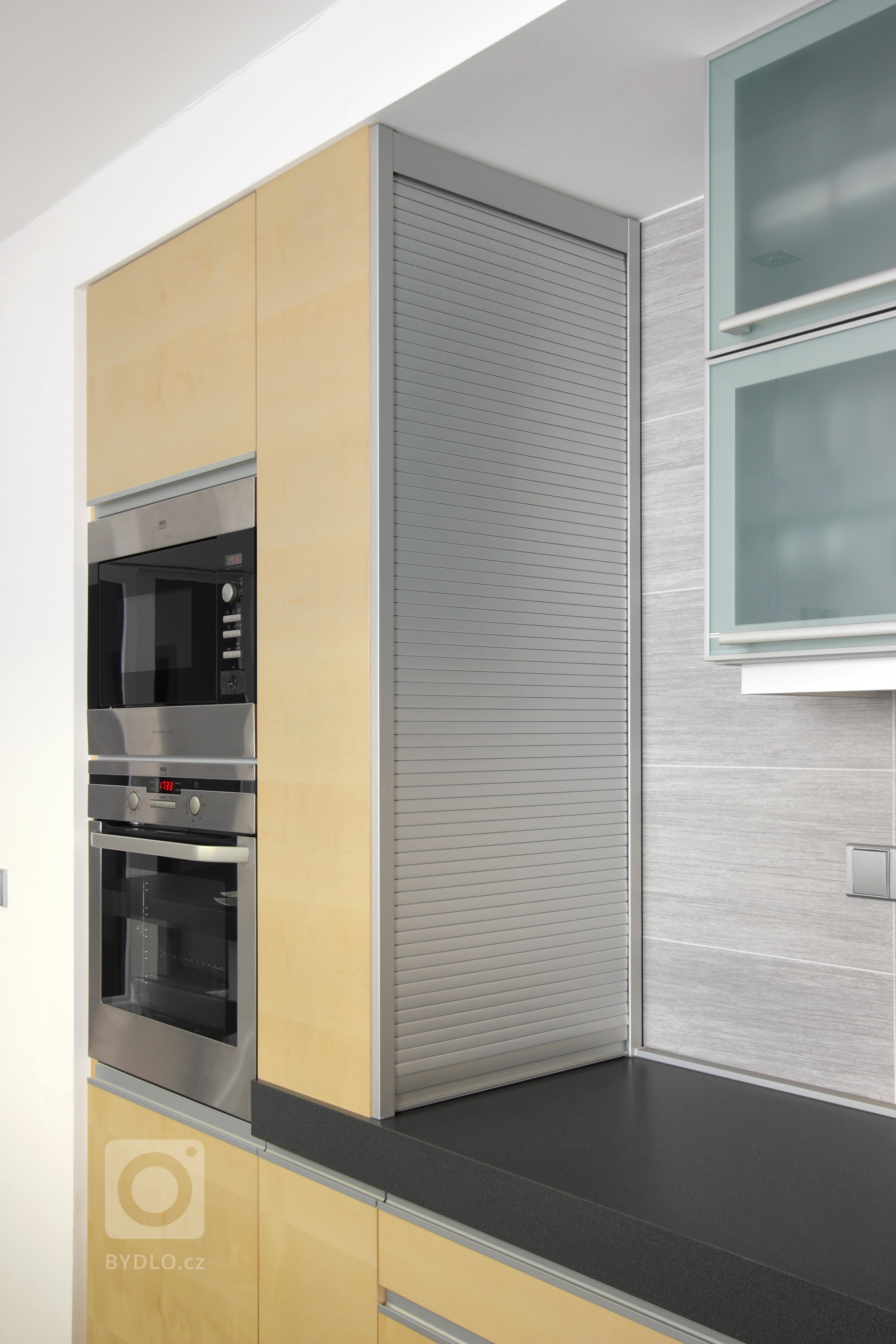 Některým stačí v kuchyni málo, jiní zase potřebují svůj prostor. Tato atypická kuchyně ve tvaru písmene L je rozhodně tím druhým případem! Nejdůležitější část…