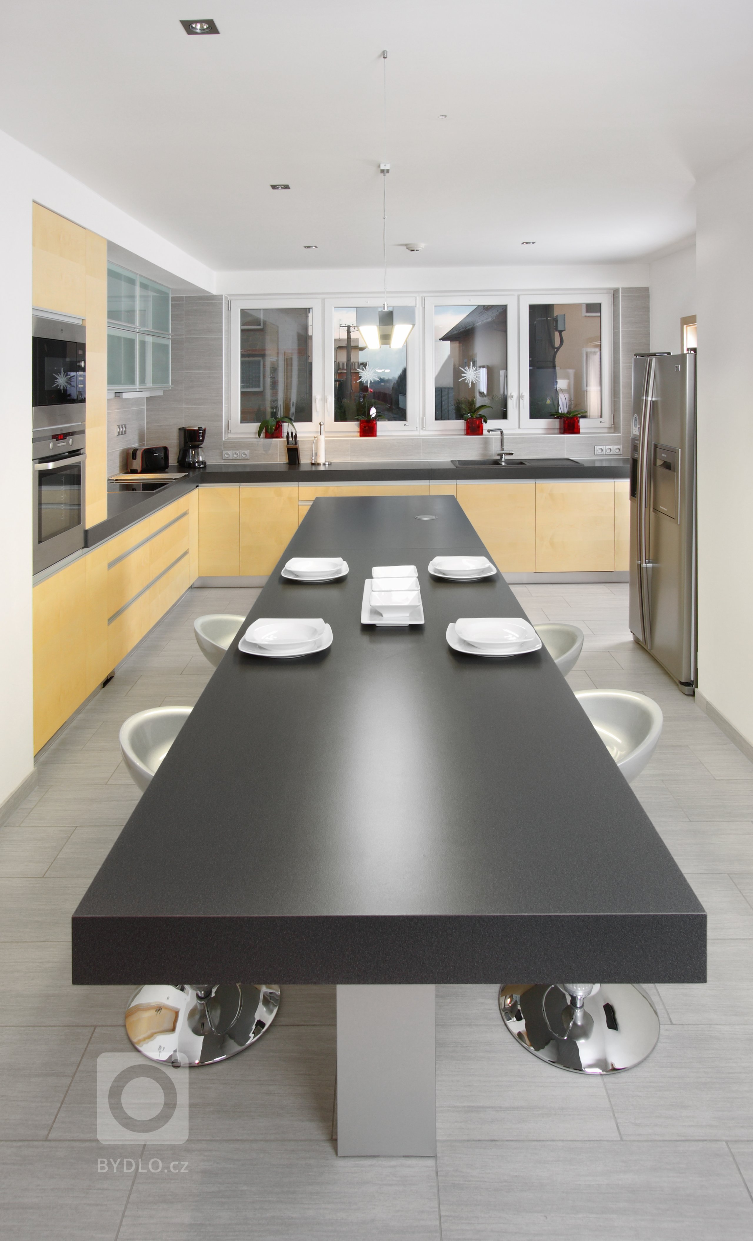 Některým stačí v kuchyni málo, jiní zase potřebují svůj prostor. Tato atypická kuchyně ve tvaru písmene L je rozhodně tím druhým případem! Nejdůležitější část…