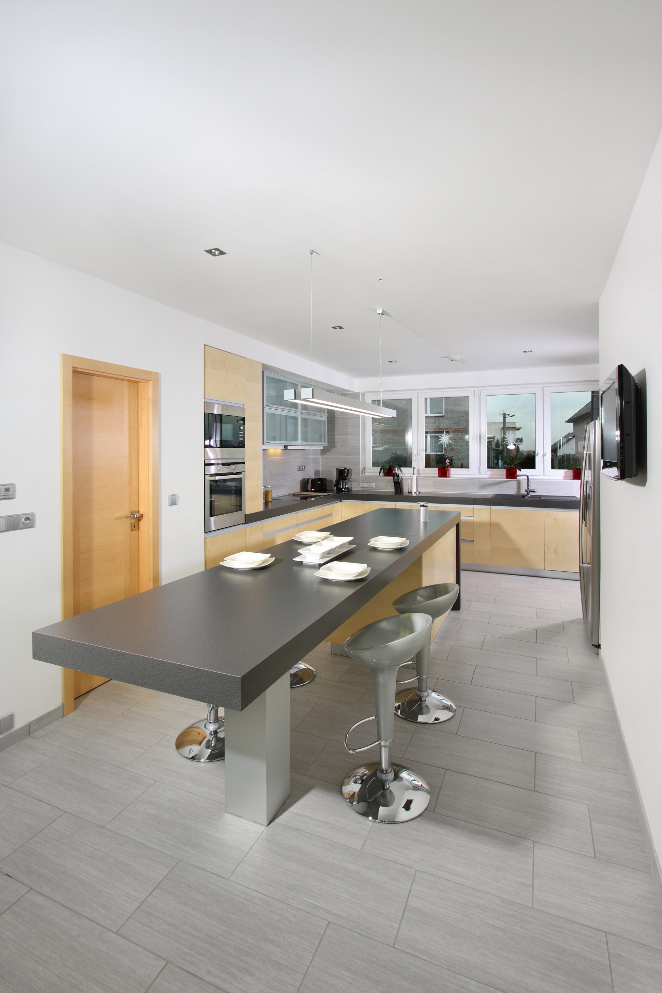 Některým stačí v kuchyni málo, jiní zase potřebují svůj prostor. Tato atypická kuchyně ve tvaru písmene L je rozhodně tím druhým případem! Nejdůležitější část…