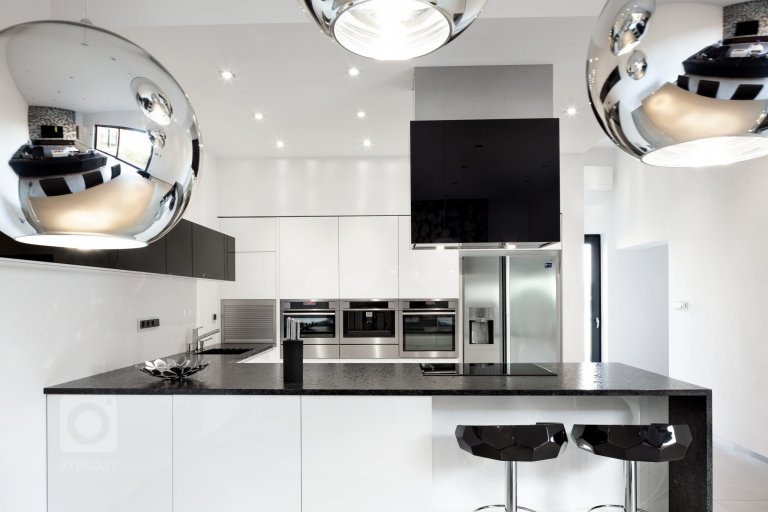 add picture to album