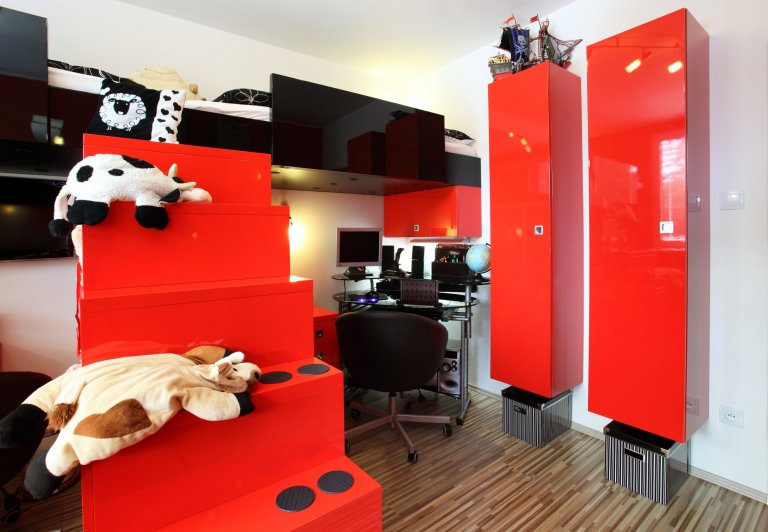 Všichni víme, že teenageři mají často pořádný smysl pro drama. A ve vlastním pokoji by měli mít možnost vyjádřit svůj styl také navenek! I proto tady mají…