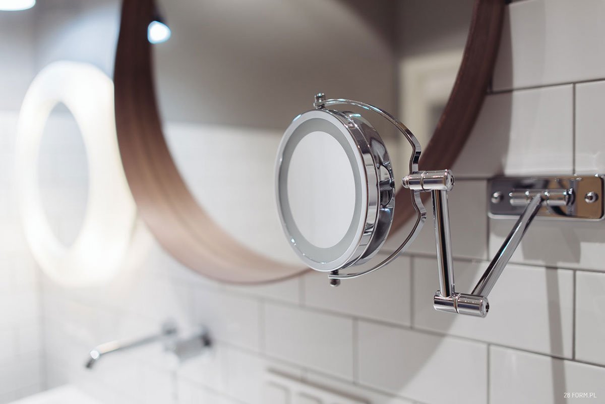 Zvětšovací zrcadlo.