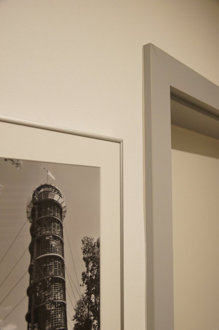 Proměna klasické panelákové předsíně, jenž krom propojení sedmi dveří a vchodů nenabízela nic moc dalšího. Zoufale jí chyběla schopnost nabídnout úložné…