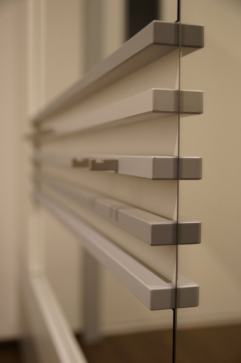 Proměna klasické panelákové předsíně, jenž krom propojení sedmi dveří a vchodů nenabízela nic moc dalšího. Zoufale jí chyběla schopnost nabídnout úložné…