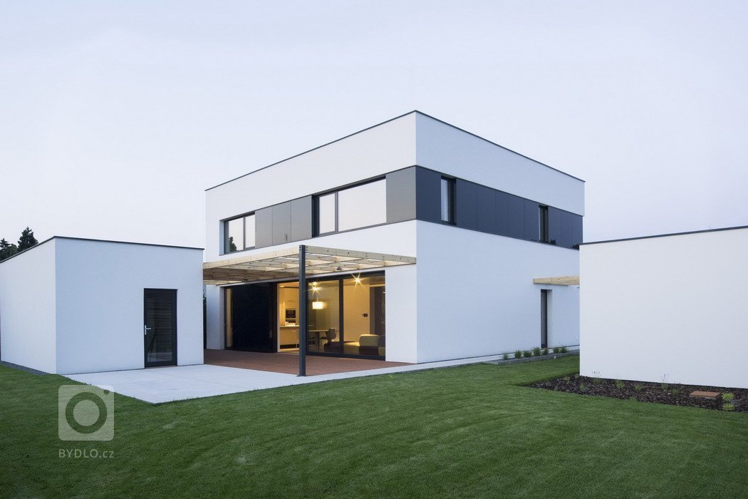 Novostavba rodinného domu v městské zástavbě, pozemek 450m2.
