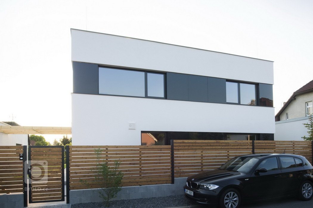 Novostavba rodinného domu v městské zástavbě, pozemek 450m2.
