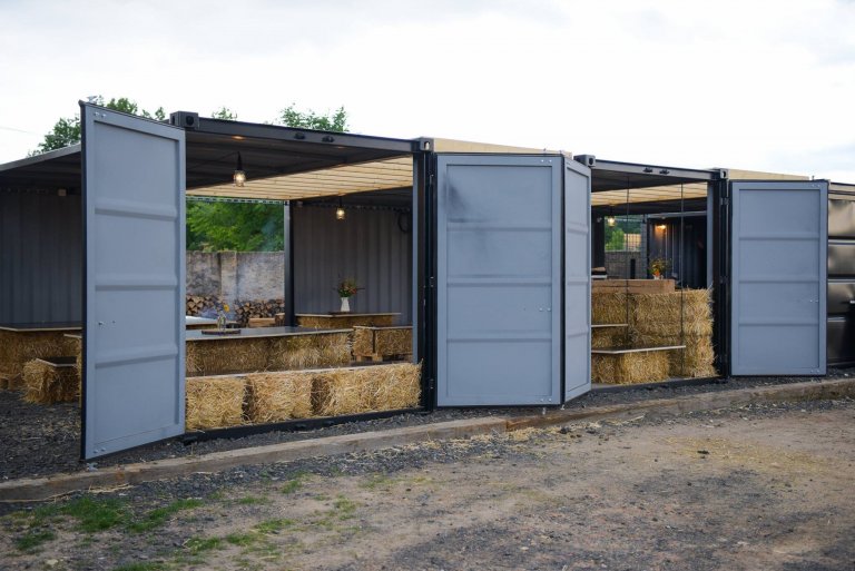 Venkovní bistro a eko terasa na statku Perlová Voda.&nbsp;
