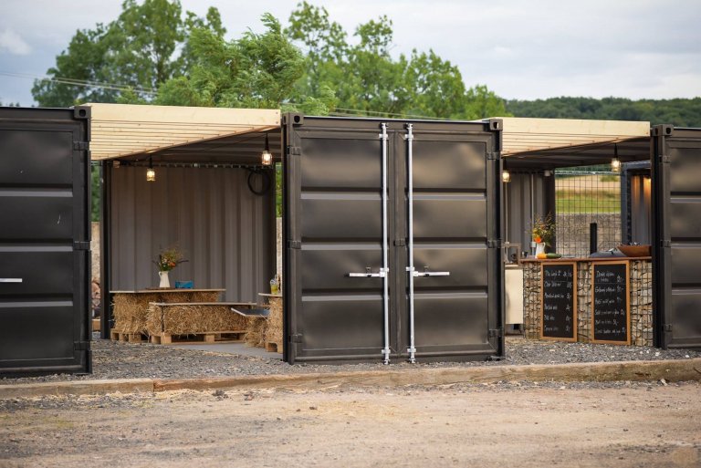 Venkovní bistro a eko terasa na statku Perlová Voda.&nbsp;
