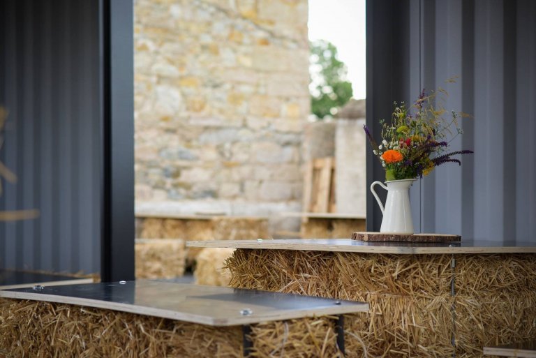 Venkovní bistro a eko terasa na statku Perlová Voda.&nbsp;
