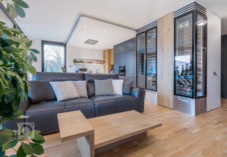 add picture to album