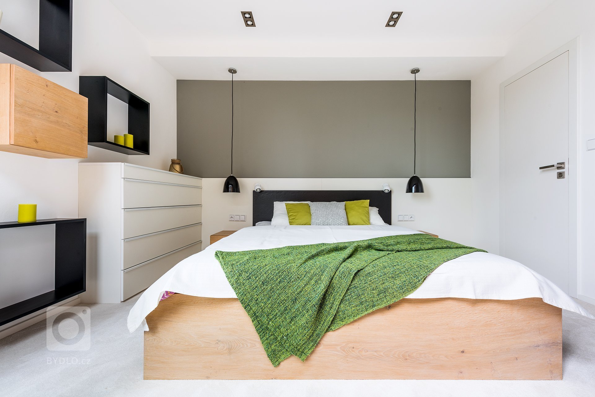 V případě moderního rodinného domu nešlo o nějakou důkladnou rekonstrukci, ale o osvěžení interiéru a nastavení jednotné linky, která se měla vinout celým…