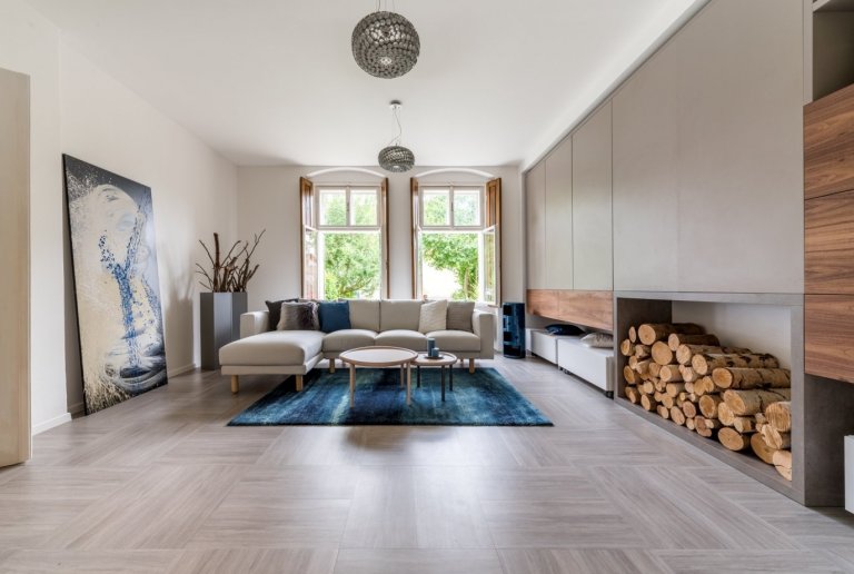 Statek postavený kolem roku 1880 měl typickou podobu české venkovské usedlosti, naším úkolem bylo zhostit se kompletní rekonstrukce interiérů.&nbsp;Požadavkem…