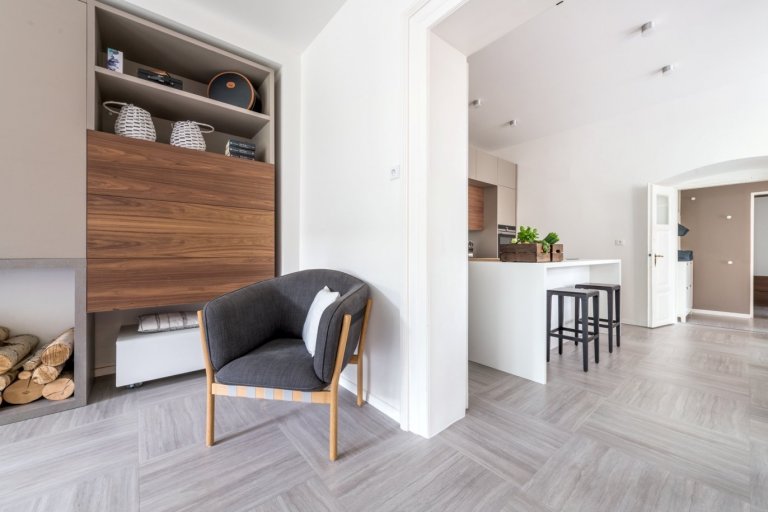 Statek postavený kolem roku 1880 měl typickou podobu české venkovské usedlosti, naším úkolem bylo zhostit se kompletní rekonstrukce interiérů.&nbsp;Požadavkem…