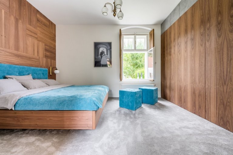 Statek postavený kolem roku 1880 měl typickou podobu české venkovské usedlosti, naším úkolem bylo zhostit se kompletní rekonstrukce interiérů.&nbsp;Požadavkem…