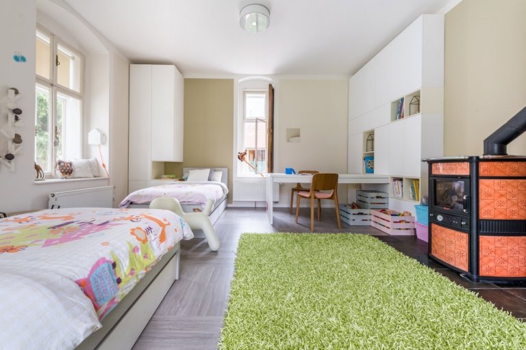 Statek postavený kolem roku 1880 měl typickou podobu české venkovské usedlosti, naším úkolem bylo zhostit se kompletní rekonstrukce interiérů.&nbsp;Požadavkem…