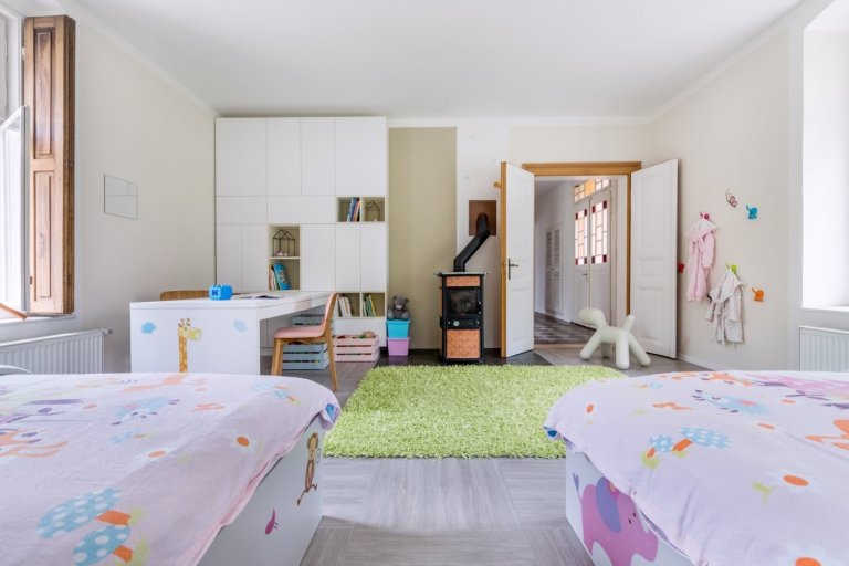 Statek postavený kolem roku 1880 měl typickou podobu české venkovské usedlosti, naším úkolem bylo zhostit se kompletní rekonstrukce interiérů.&nbsp;Požadavkem…