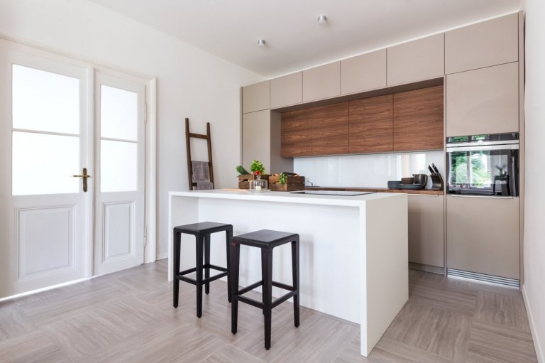 Statek postavený kolem roku 1880 měl typickou podobu české venkovské usedlosti, naším úkolem bylo zhostit se kompletní rekonstrukce interiérů.&nbsp;Požadavkem…