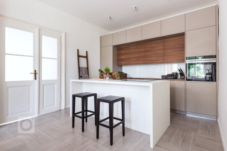 add picture to album