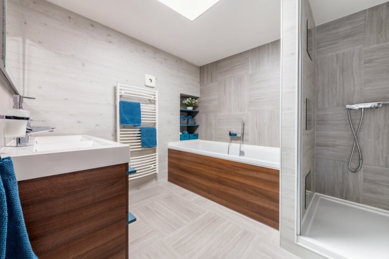 Statek postavený kolem roku 1880 měl typickou podobu české venkovské usedlosti, naším úkolem bylo zhostit se kompletní rekonstrukce interiérů.&nbsp;Požadavkem…