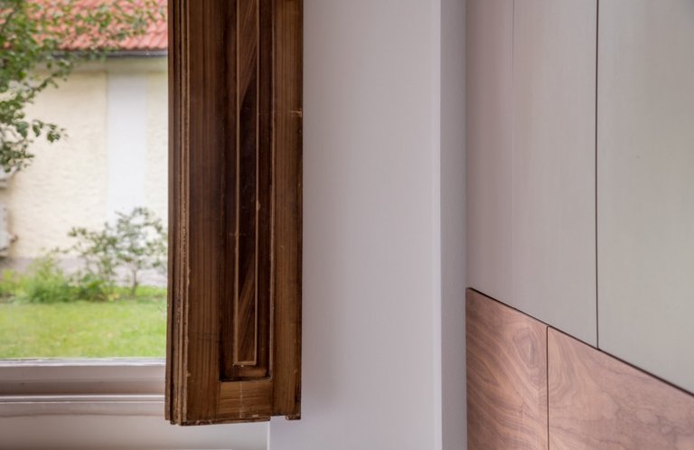 Statek postavený kolem roku 1880 měl typickou podobu české venkovské usedlosti, naším úkolem bylo zhostit se kompletní rekonstrukce interiérů.&nbsp;Požadavkem…