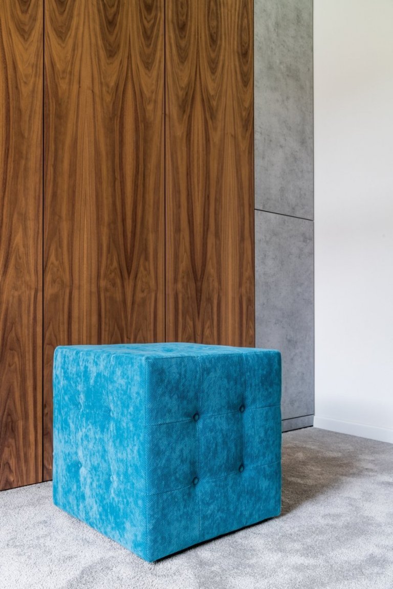 Statek postavený kolem roku 1880 měl typickou podobu české venkovské usedlosti, naším úkolem bylo zhostit se kompletní rekonstrukce interiérů.&nbsp;Požadavkem…