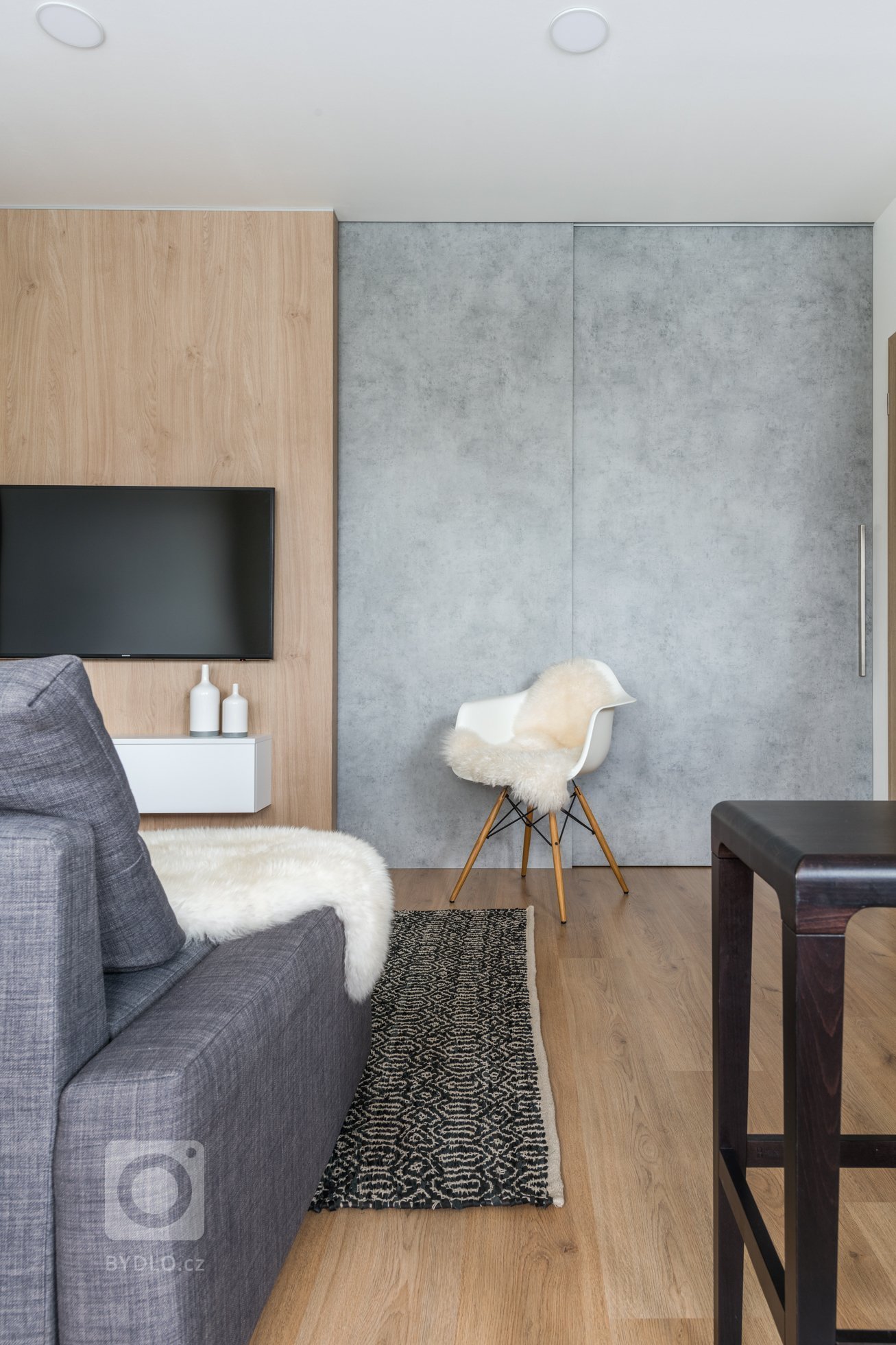 Moderní bytové interiéry se v&nbsp;posledních letech jednoznačně ubírají směrem k&nbsp;čistotě, jednoduchosti a&nbsp;vzdušnosti. Moderní interiér bytu v…