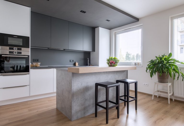 Moderní bytové interiéry se v&nbsp;posledních letech jednoznačně ubírají směrem k&nbsp;čistotě, jednoduchosti a&nbsp;vzdušnosti. Moderní interiér bytu v…